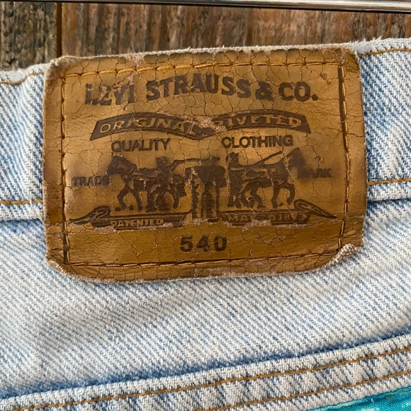 COPY - Levi’s 34 540 Blue Lightwash Hawaiian Fabric Overlay Cutoff Shorty Jeans - Picture 5 of 6